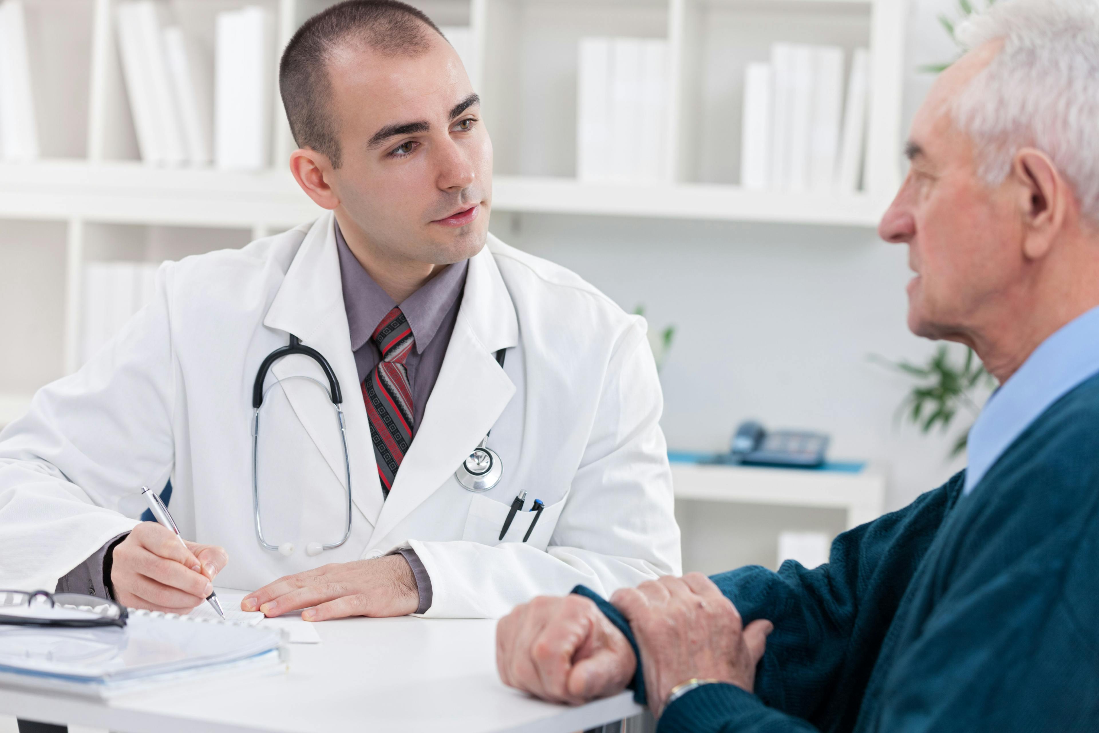 Doctor speaking with patient - stock.adobe.com